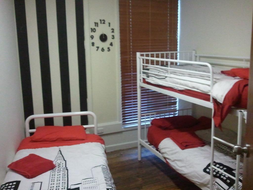 The Melbourne Connection Travellers Hostel Bilik gambar